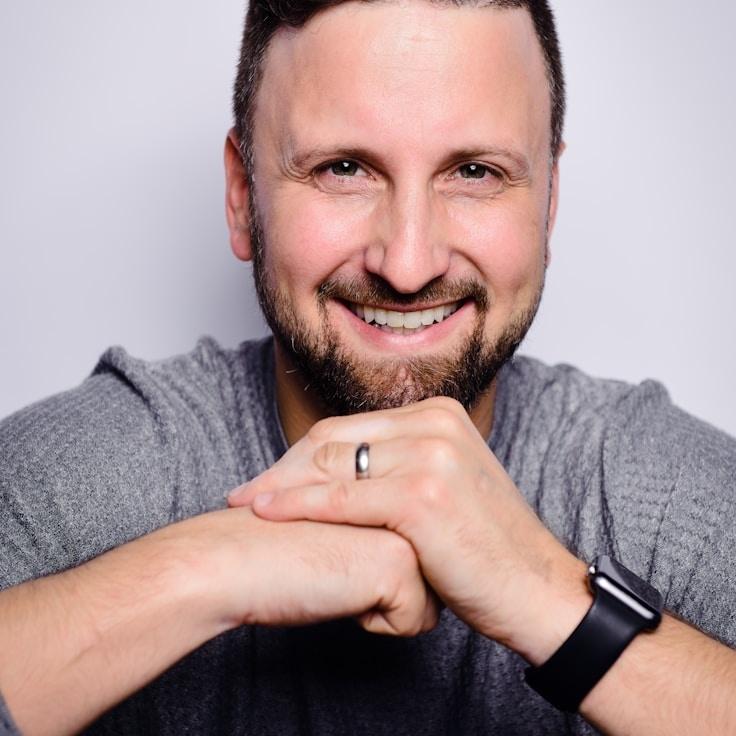 Portrait of Alex Carter, community mentor and Italian cuisine specialist